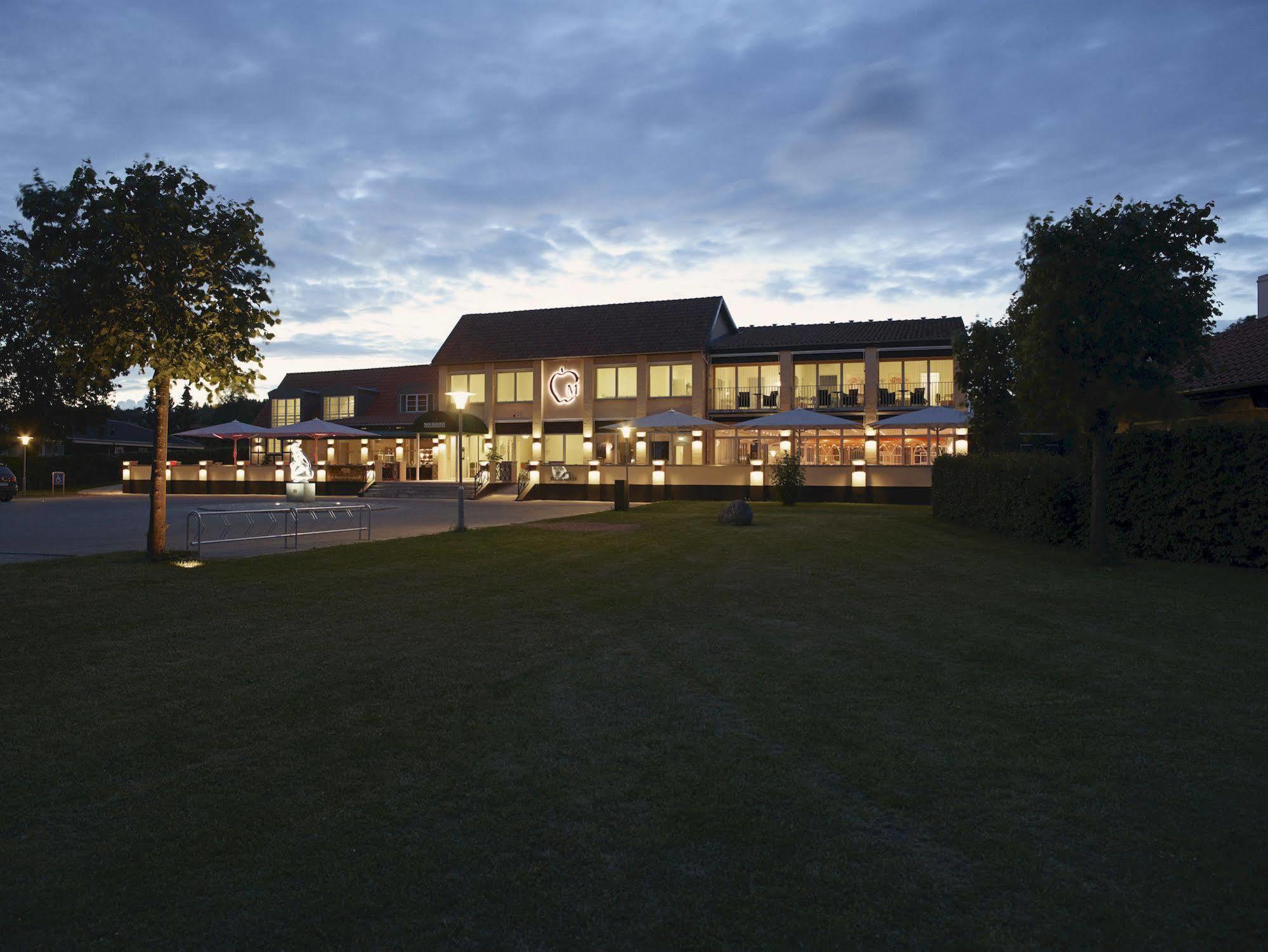 Molskroen Strandhotel Ebeltoft Εξωτερικό φωτογραφία